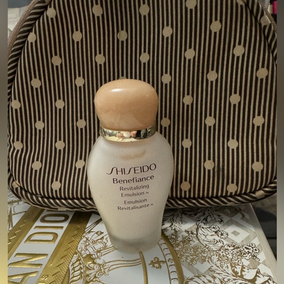 Shiseido Benefiance Revitalizing Emulsion & Makeup Bag Bundle - Picture 3 of 7